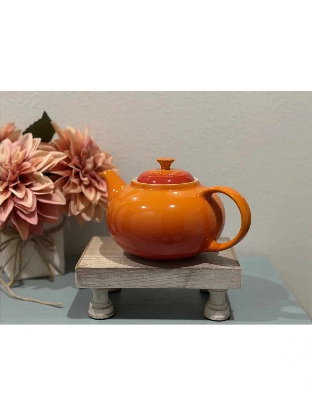 Le Creuset Flame 1.3L Classic Teapot & 2x400ml Cappuccino Mugs Seconds- NEW